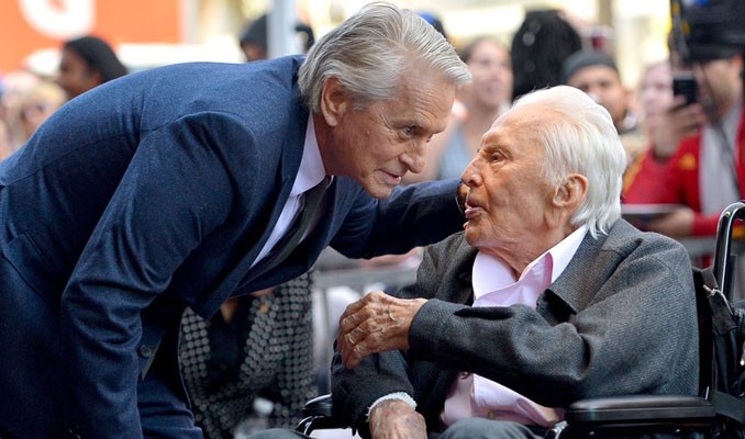 Kirk Douglas 61 milyon dolarlık servetini bağışladı