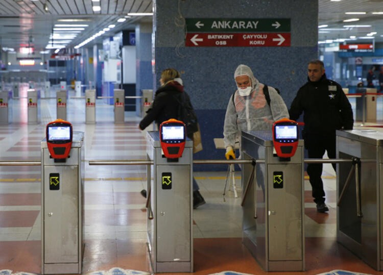 Başkentte metro ve Ankaray istasyonlarında virüs temizliği