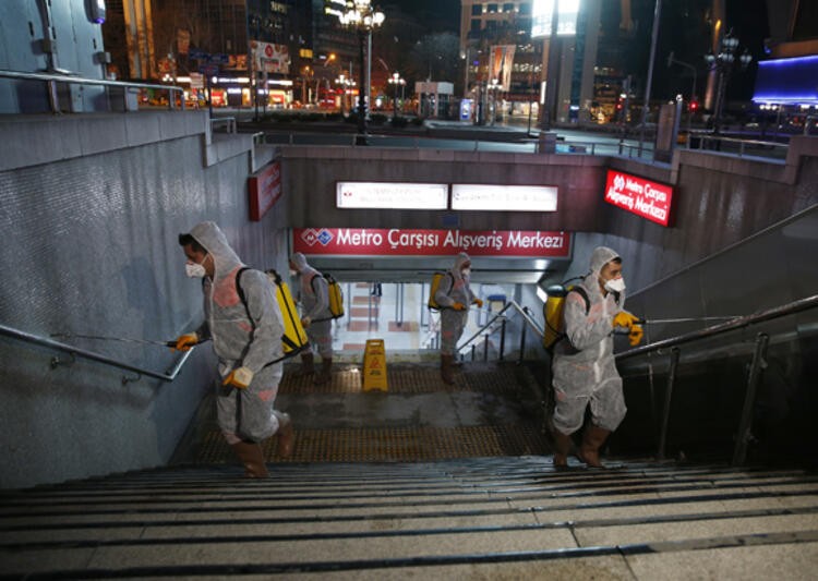 Başkentte metro ve Ankaray istasyonlarında virüs temizliği