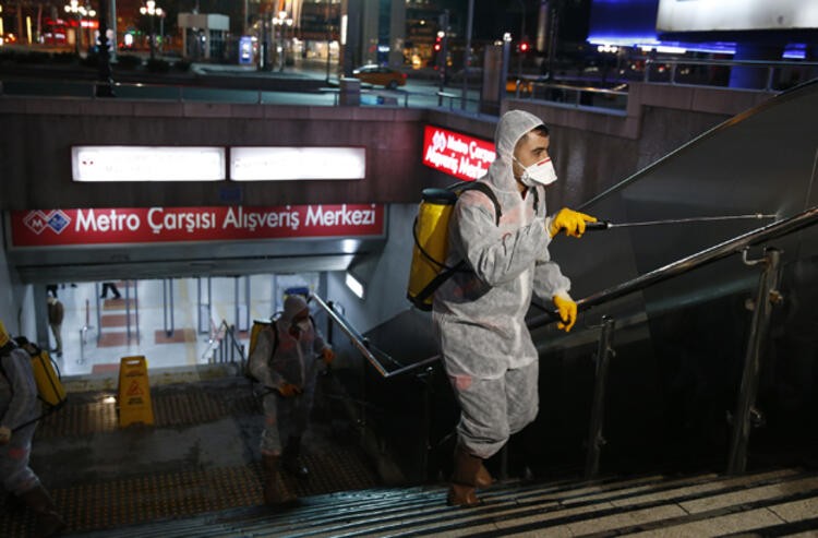 Başkentte metro ve Ankaray istasyonlarında virüs temizliği