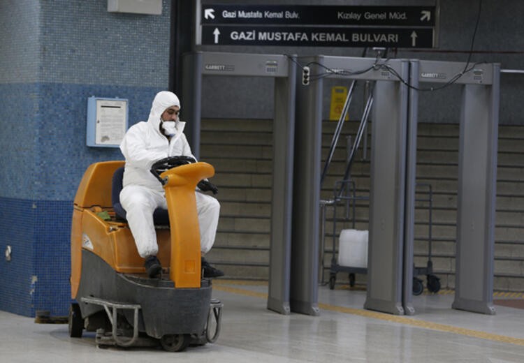 Başkentte metro ve Ankaray istasyonlarında virüs temizliği