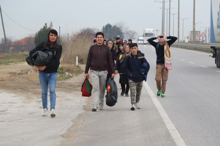 Türkiye'den sınıra akın sürüyor!