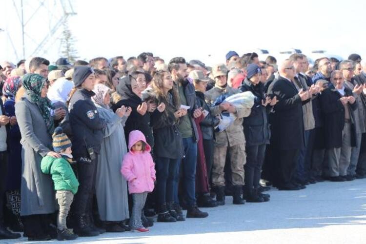 Çığ faciası şehitlerine hüzünlü veda