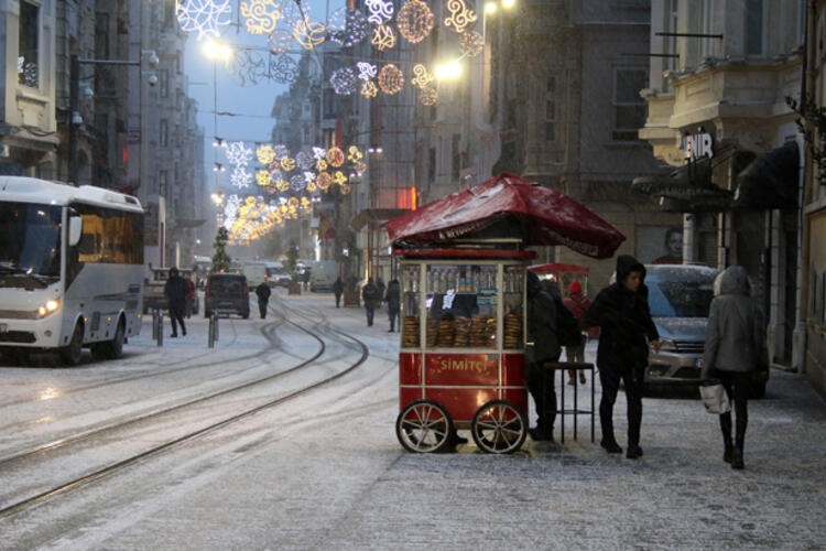 İstanbul beyaza büründü