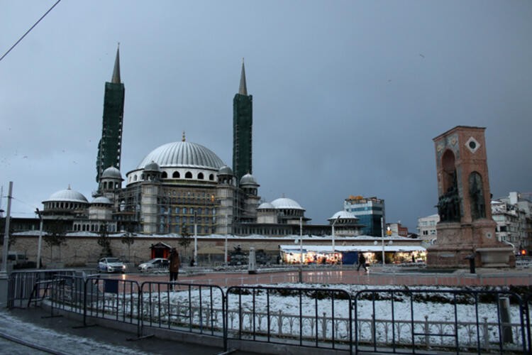 İstanbul beyaza büründü