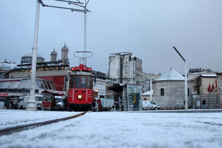 İstanbul beyaza büründü