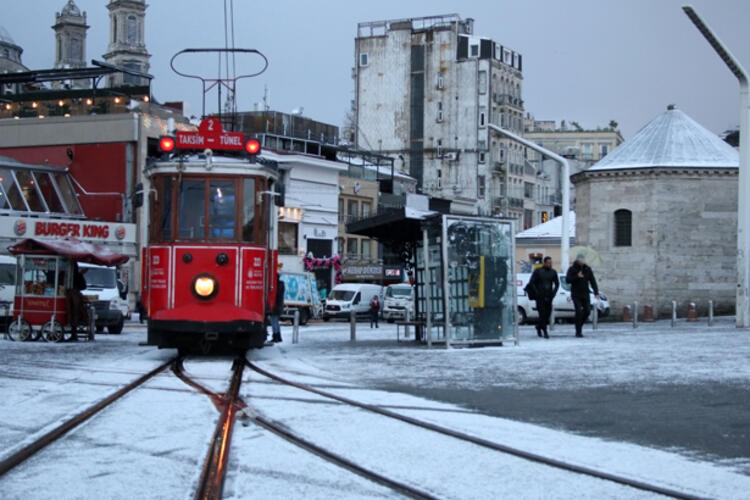 İstanbul beyaza büründü