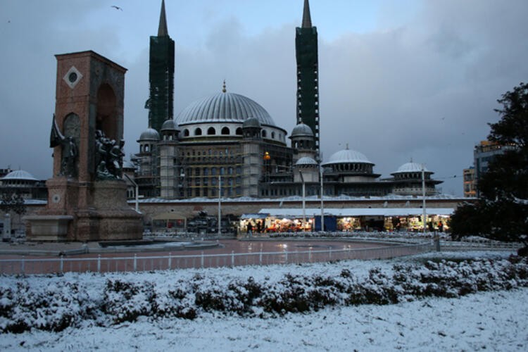 İstanbul beyaza büründü