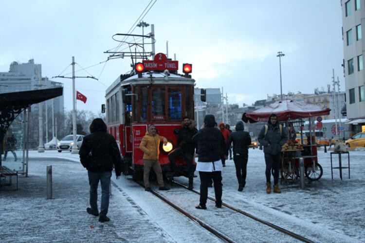 İstanbul beyaza büründü