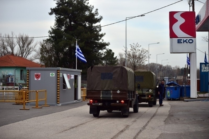 Yunanistan sınır hattına 'siper' kazıyor