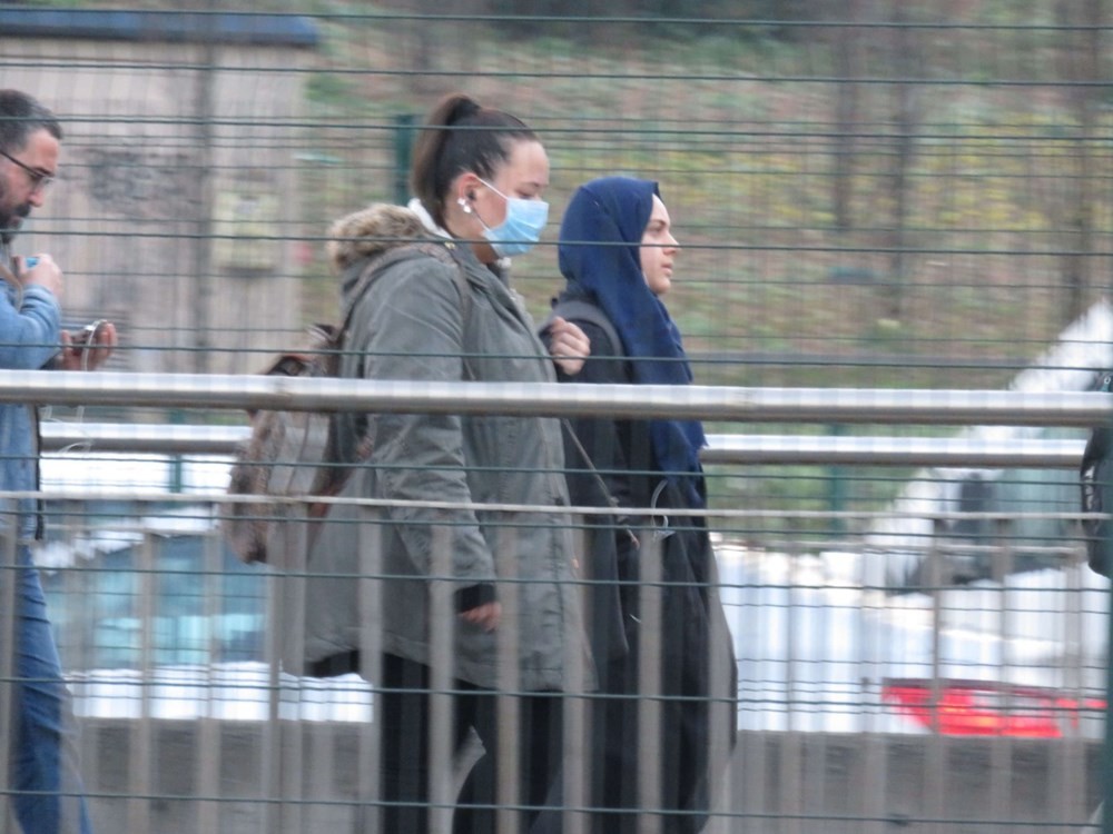 İstanbul'da vatandaşlardan toplu ulaşımda maskeli önlem