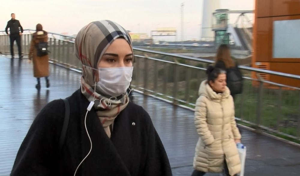 İstanbul'da vatandaşlardan toplu ulaşımda maskeli önlem