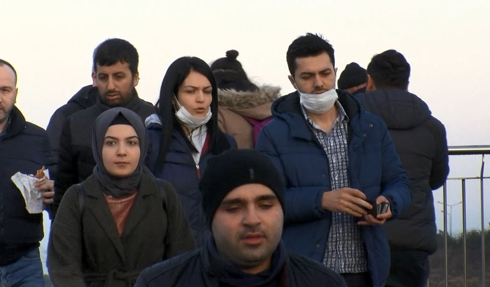 İstanbul'da vatandaşlardan toplu ulaşımda maskeli önlem