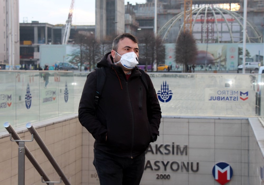 İstanbul'da vatandaşlardan toplu ulaşımda maskeli önlem