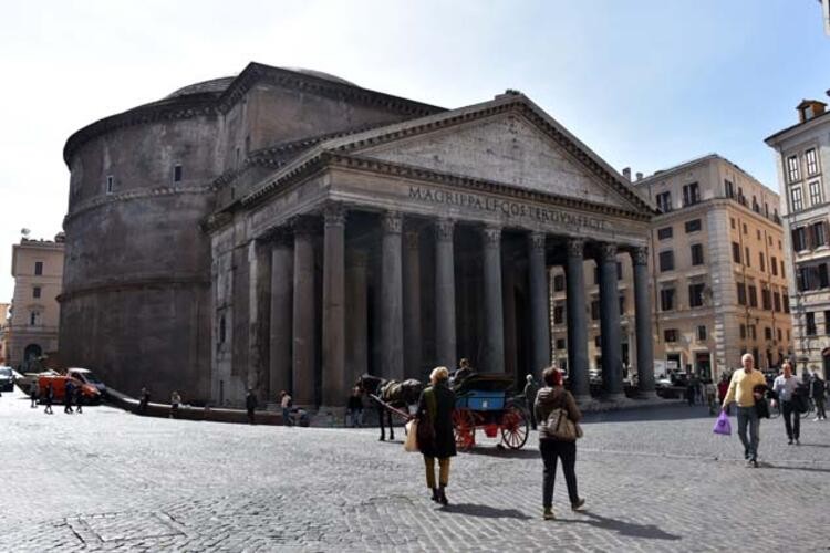 Korona virüs sonrası Roma sokakları bomboş