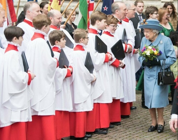 Kraliçe Elizabeth virüsten korktu, saraydan kaçtı