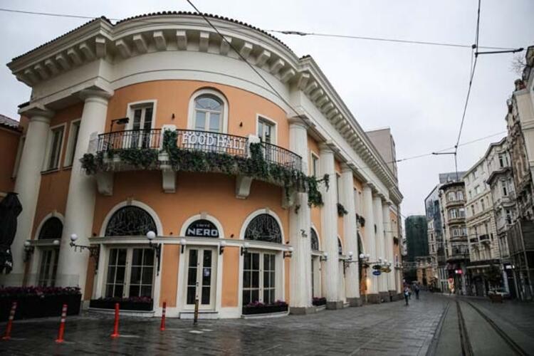 İstiklal Caddesi bomboş kaldı