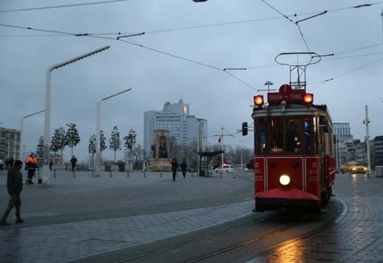 İstiklal Caddesi bomboş kaldı