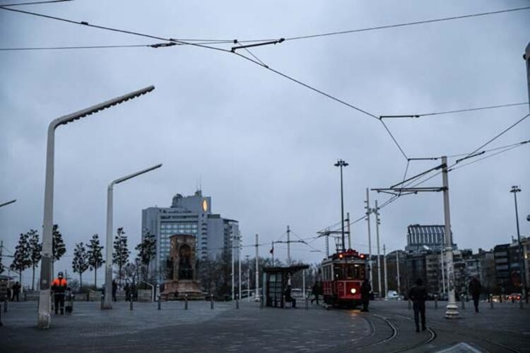 İstiklal Caddesi bomboş kaldı