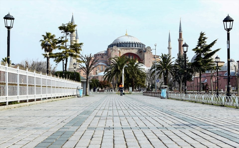 İstanbul sokaklarında korona virüs sakinliği