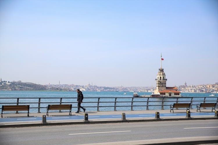 İstanbul sokaklarında korona virüs sakinliği