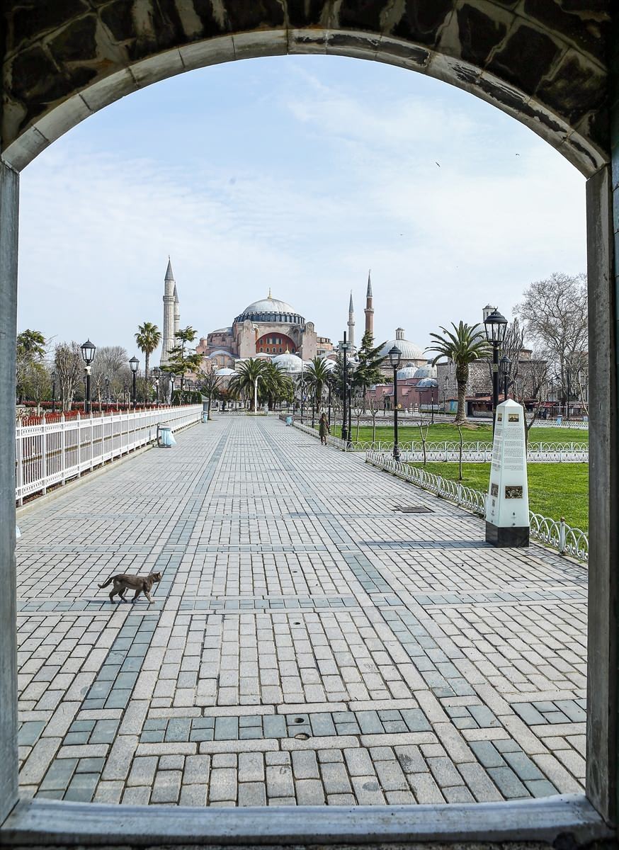 İstanbul sokaklarında korona virüs sakinliği