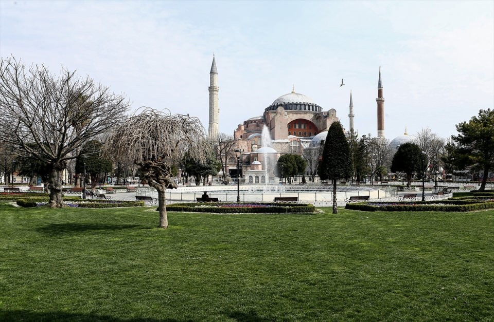 İstanbul sokaklarında korona virüs sakinliği