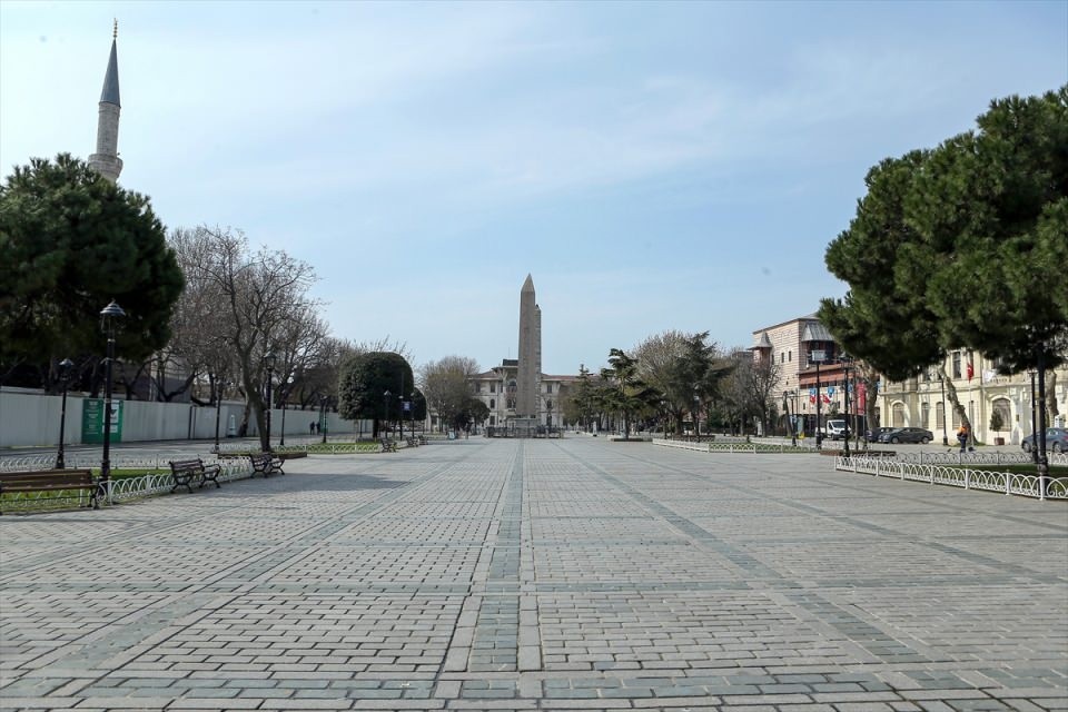 İstanbul sokaklarında korona virüs sakinliği