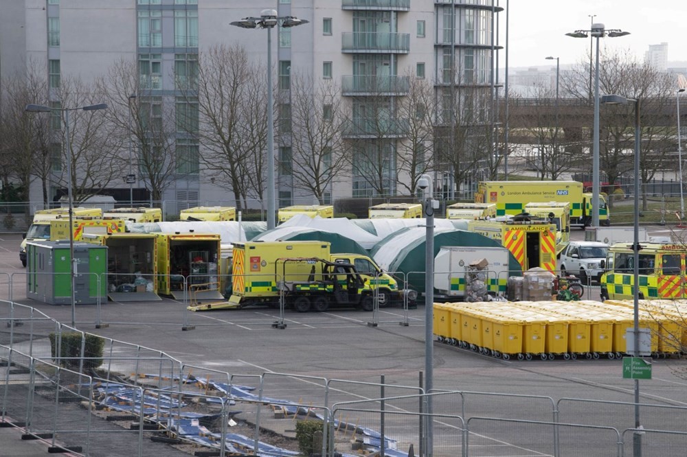 Londra’da geçici hastane inşa ediliyor