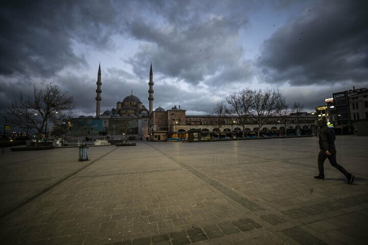 İstanbulu hiç böyle görmediniz: Tarihi kentte korona virüs sessizliği