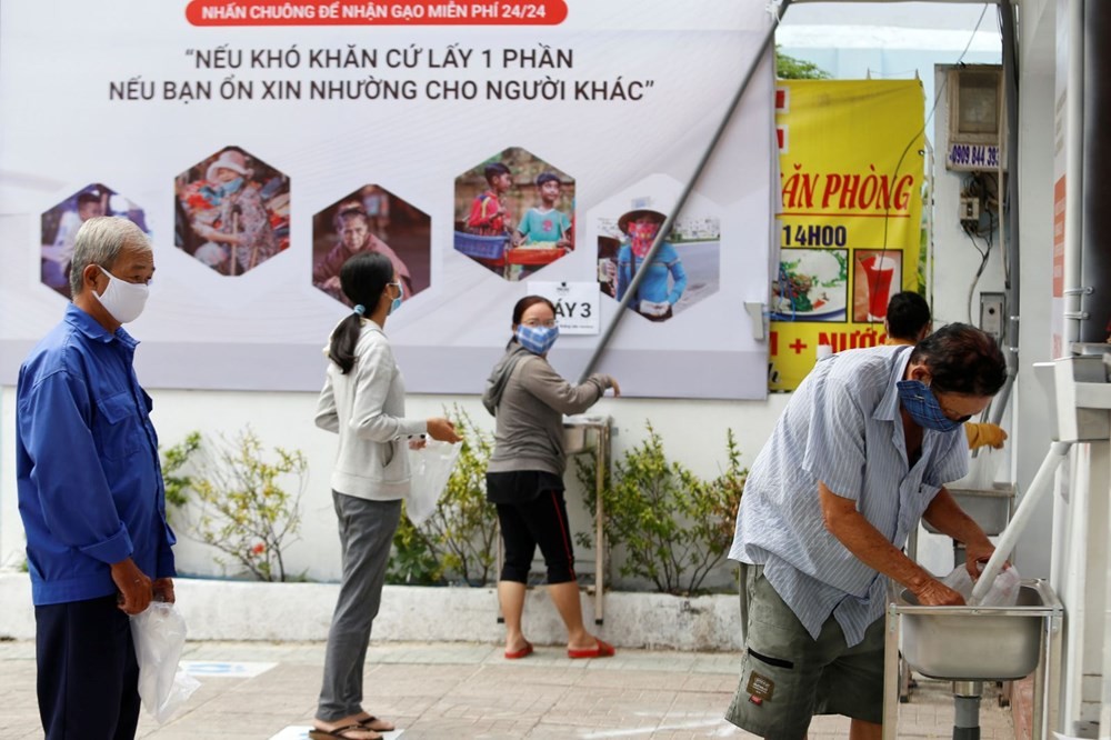 Vietnam'da 'Pirinç ATM'si karantina altındaki yoksulları besliyor