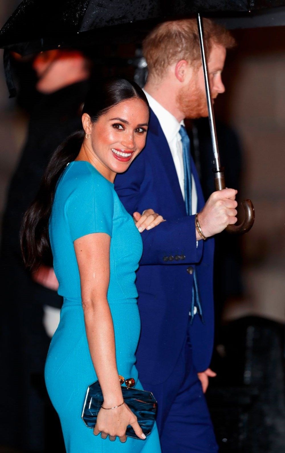 Meghan Markle ve Prens Harry düğün gelirini korona için bağışladı