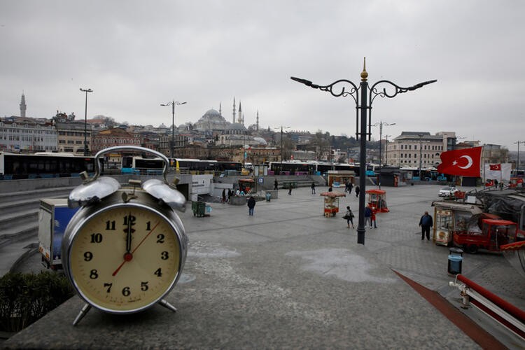 Karantinada olan birçok yerin saat tam 12'de çekilmiş fotoğrafları