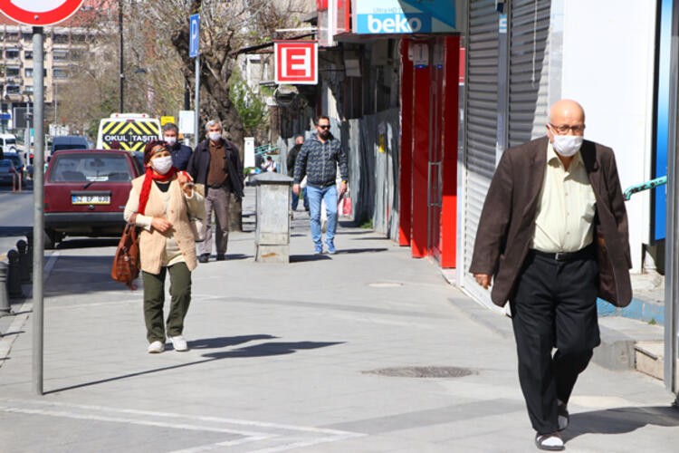 Korona virüs salgınında 65 yaş üstü için gizli tehlike