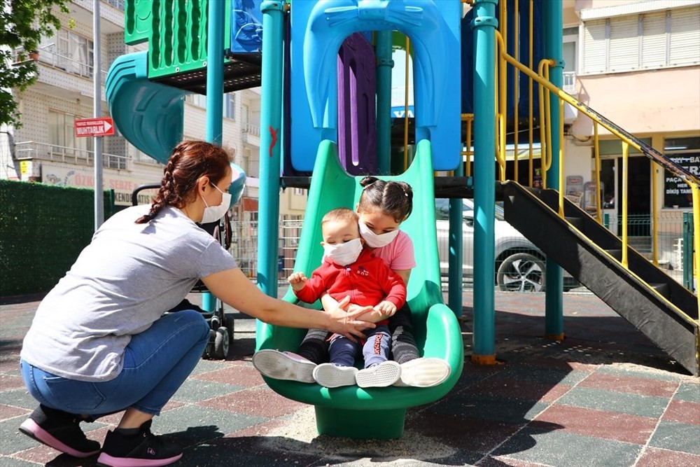 Çocuklar 40 gün sonra ilk kez sokakta