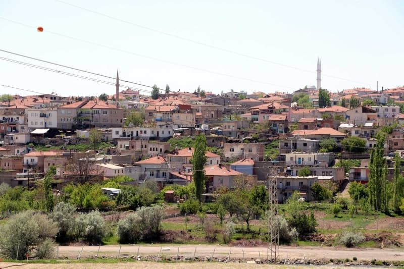 30 ev karantinada! Taziyeye gitti, virüs bulaştırdı