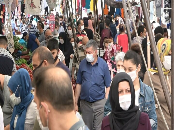 Avcılardaki korona pazarı: Adım atacak yer yok