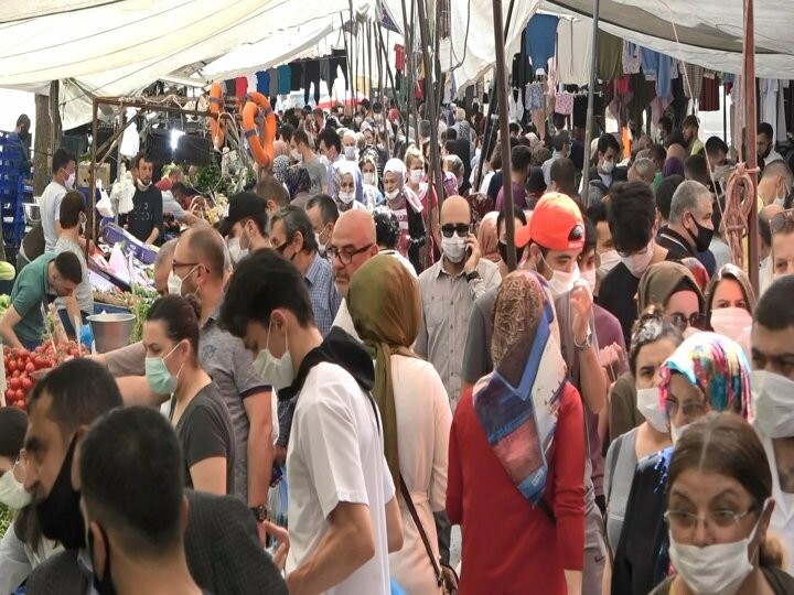 Avcılardaki korona pazarı: Adım atacak yer yok