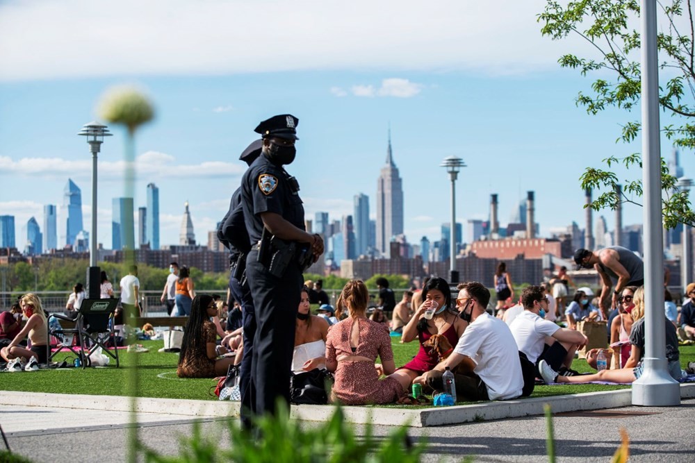 New Yorklular parklara akın etti