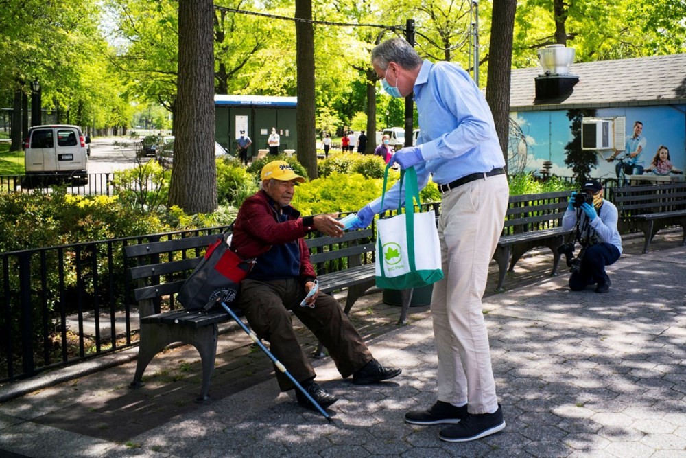 New Yorklular parklara akın etti