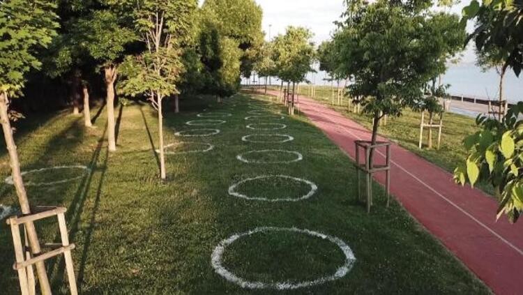 İstanbul'da çemberli sosyal mesafe dönemi