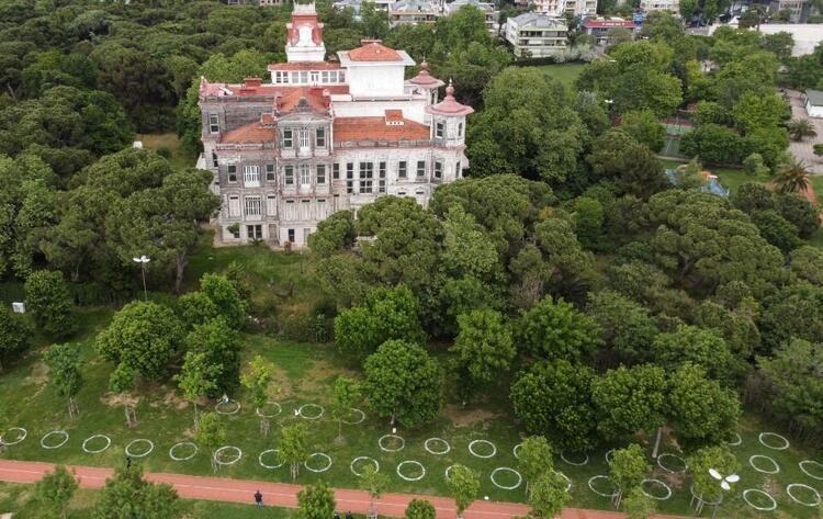 İstanbul'da çemberli sosyal mesafe dönemi