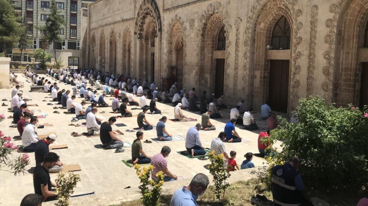 74 gün sonra ilk cuma namazı