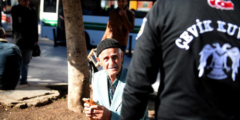 Pazar günü dışarı çıkacak 65 yaş üstü vatandaşlara önemli uyarılar