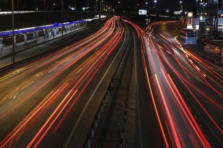 Kısıtlamalar bitti, trafikte yoğunluk başladı