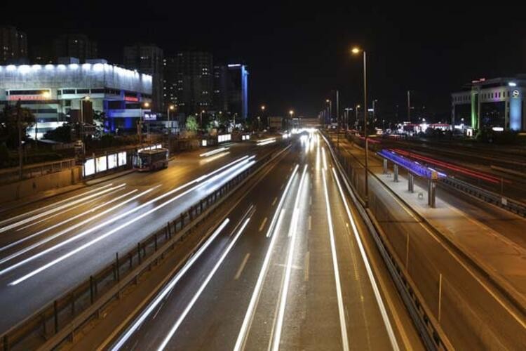 Kısıtlamalar bitti, trafikte yoğunluk başladı