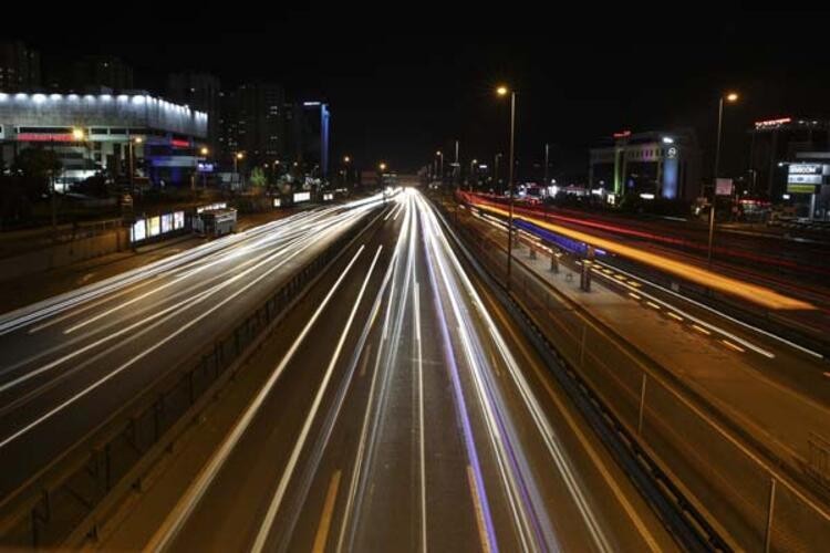 Kısıtlamalar bitti, trafikte yoğunluk başladı