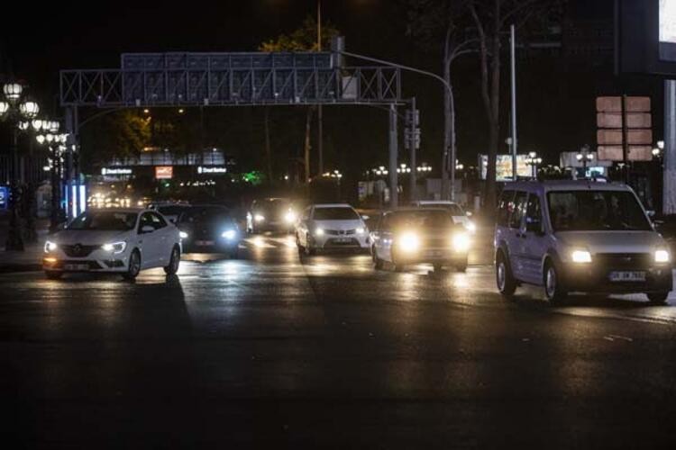 Kısıtlamalar bitti, trafikte yoğunluk başladı