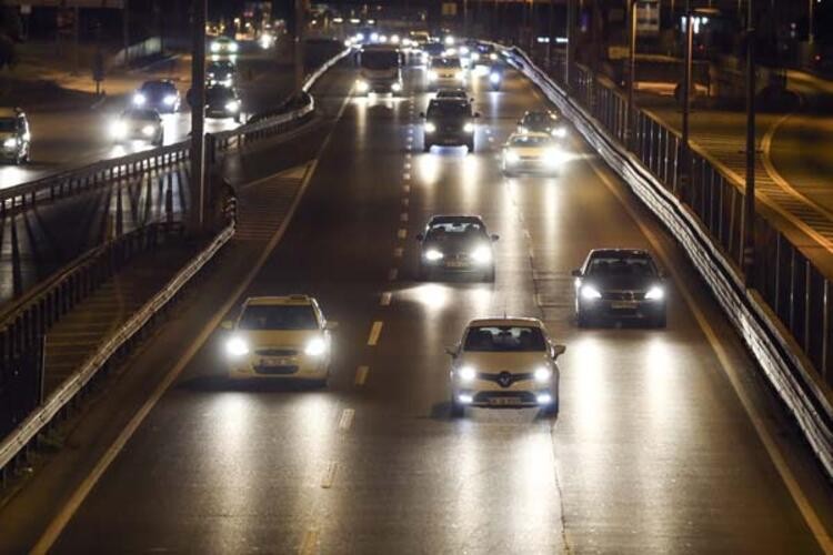 Kısıtlamalar bitti, trafikte yoğunluk başladı