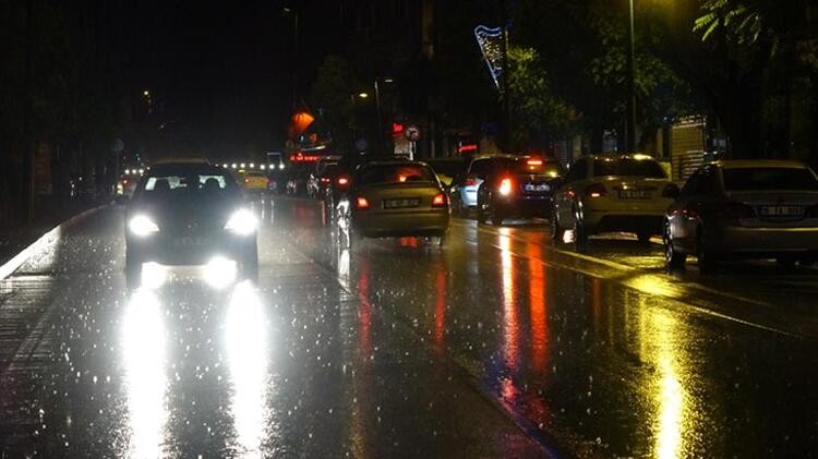 Kısıtlamalar bitti, trafikte yoğunluk başladı